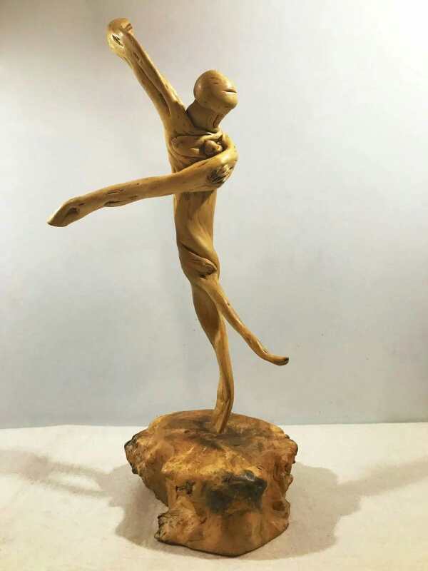 郜福善《舞》根雕作品