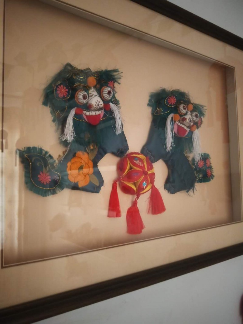 雄狮滚绣球