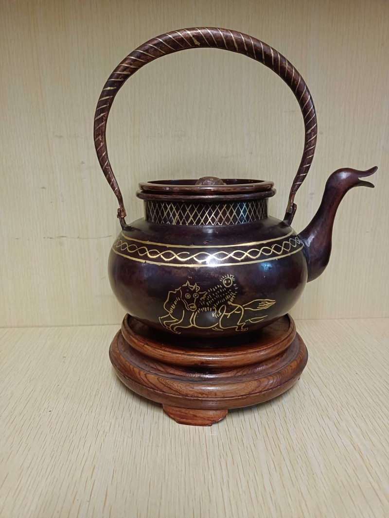 铜茶壶