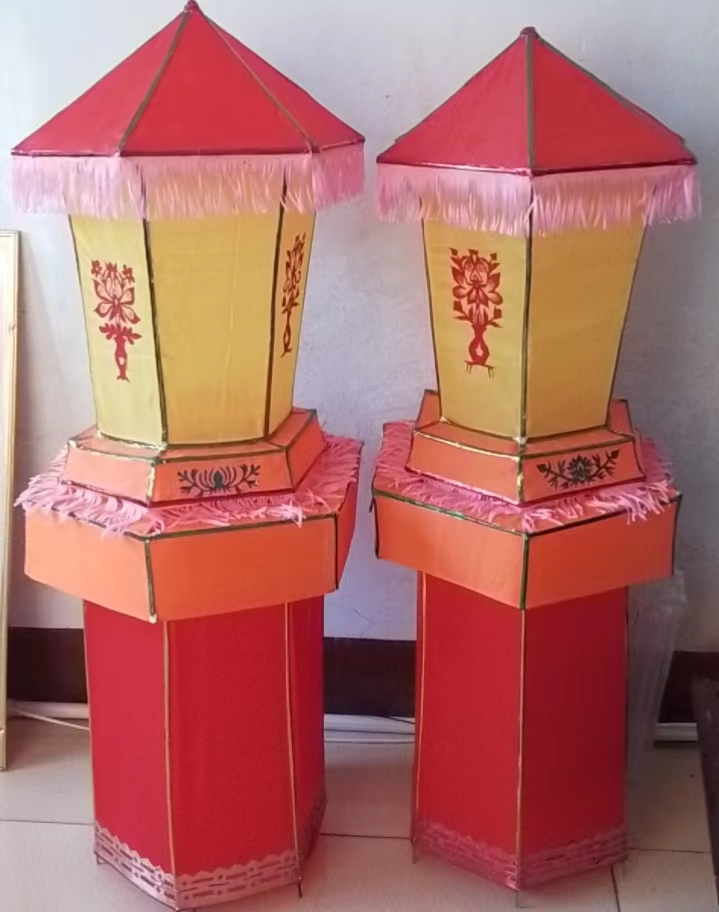 灯笼二290元一对，高56宽44